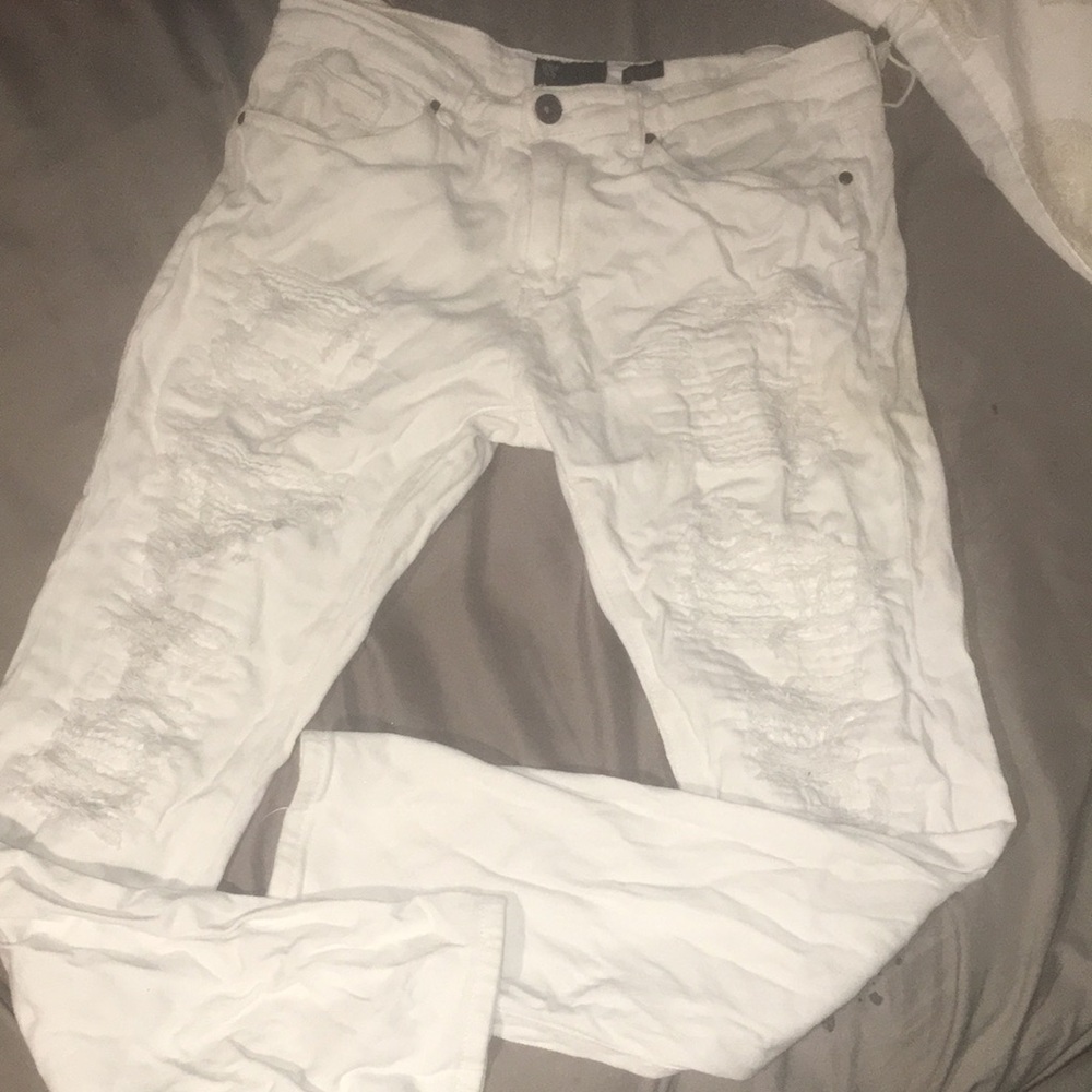 White distressed jeans, size 32x32. WAIMEA brand